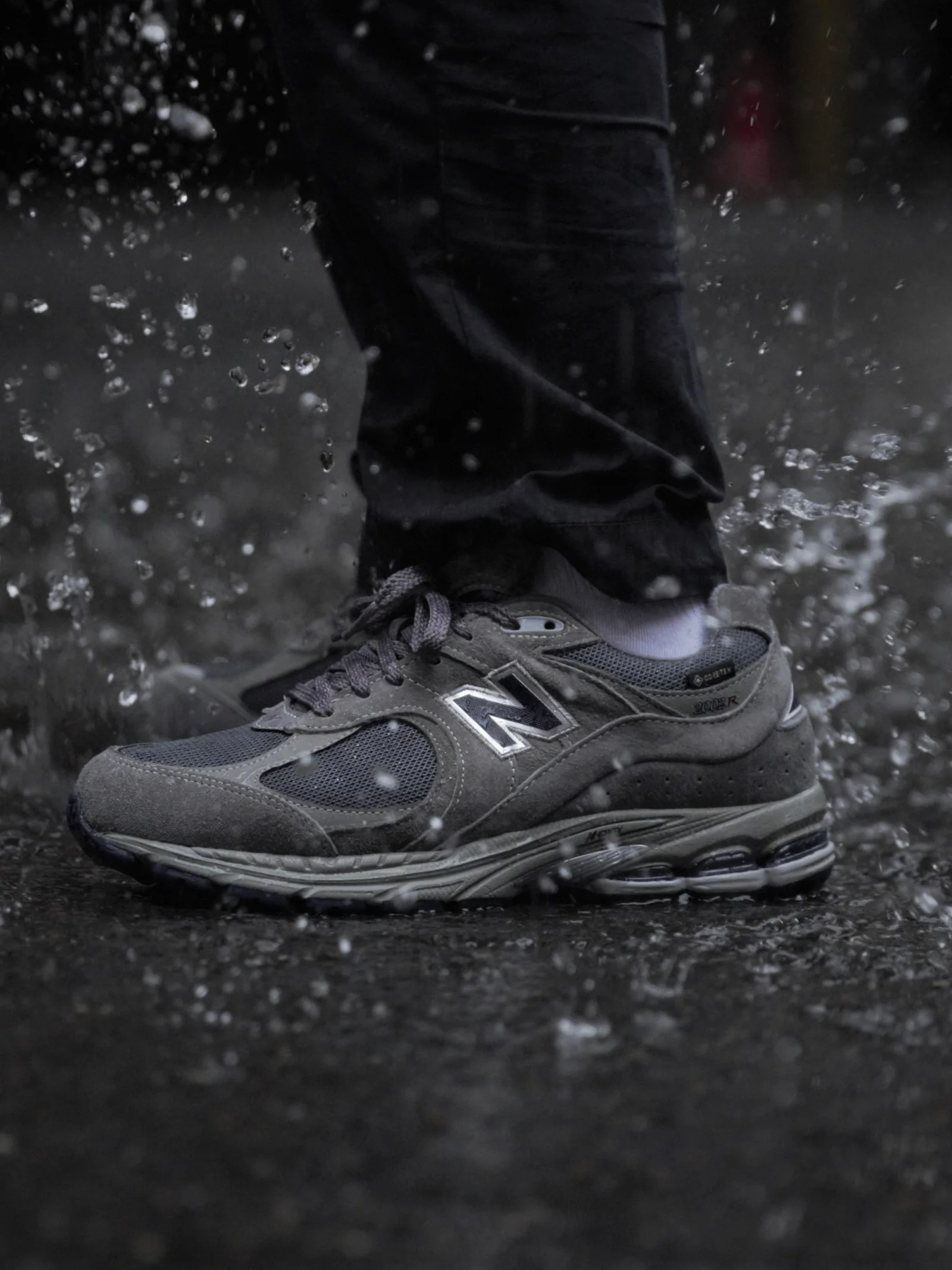 Unisex ML 2002 GORE-TEX Sneakers
